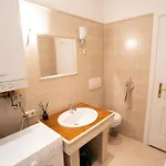 Vaci Street 2br * Budapest